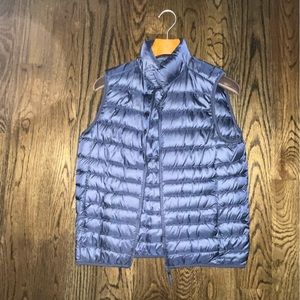Uniqlo mens vest size small. Navy blue